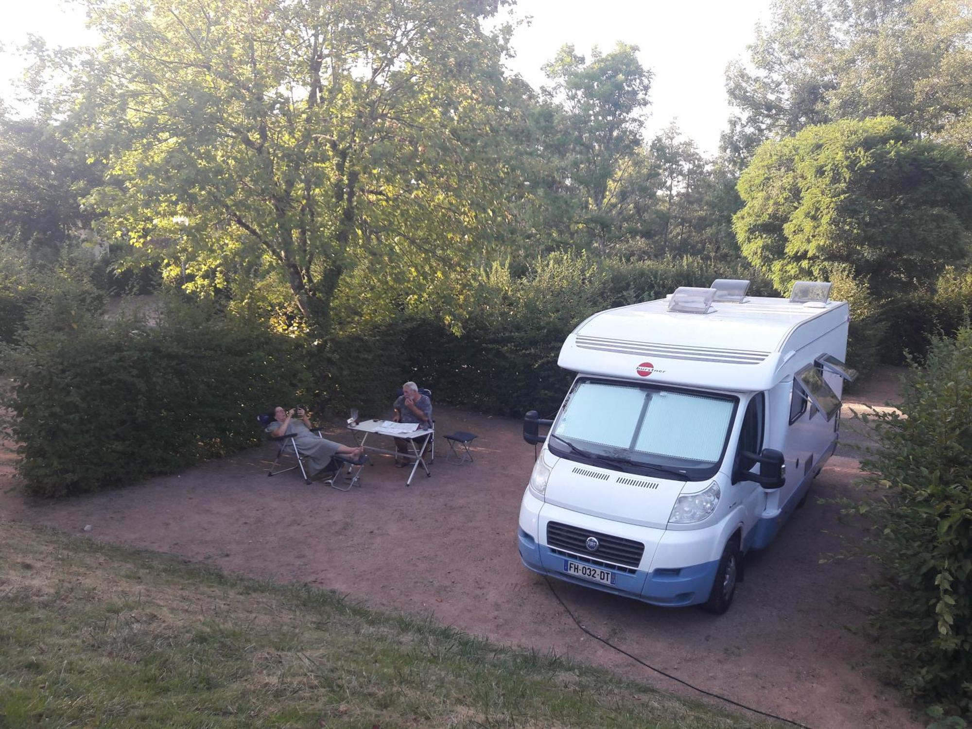 Camping Les Feuilles Chauffailles Экстерьер фото